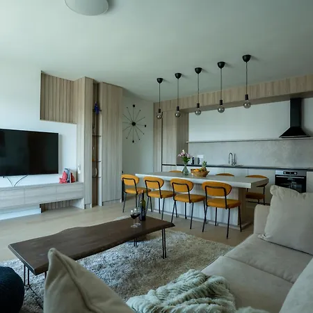 4 Bedroom Luxury With Park & River View