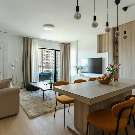 Apartment 4 Bedroom Luxury With Park & River View *