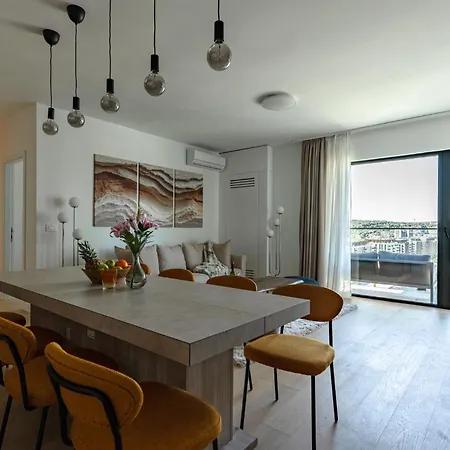 4 Bedroom Luxury With Park & River View Apartment Belgrade