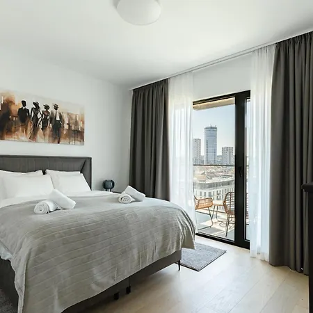 Apartment 4 Bedroom Luxury With Park & River View