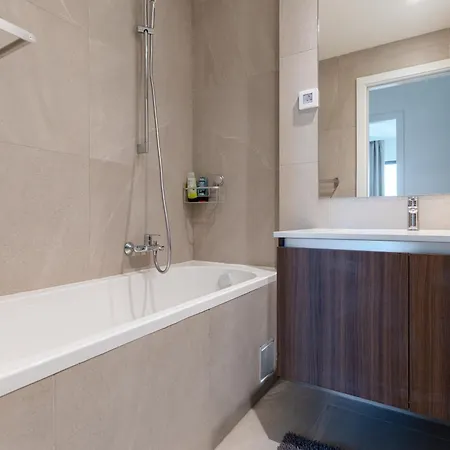 Apartment 4 Bedroom Luxury With Park & River View *