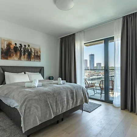 Apartment 4 Bedroom Luxury With Park & River View