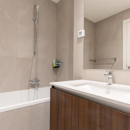 4 Bedroom Luxury With Park & River View 公寓 *