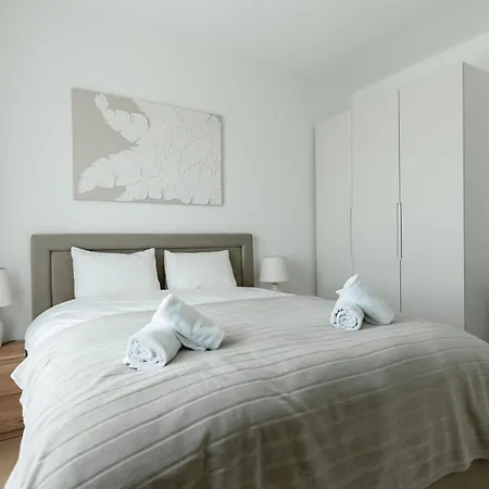 4 Bedroom Luxury With Park & River View Belgrade