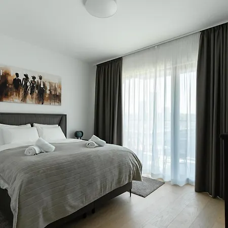 4 Bedroom Luxury With Park & River View