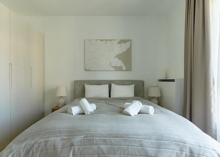 4 Bedroom Luxury With Park & River View