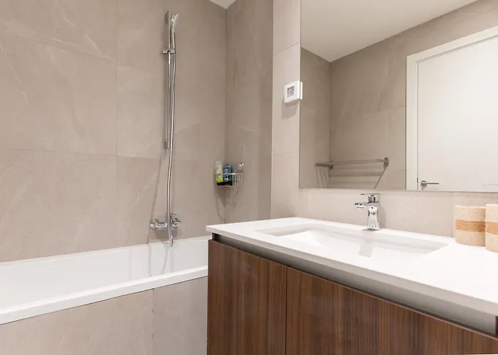 4 Bedroom Luxury With Park & River View Apartmán *